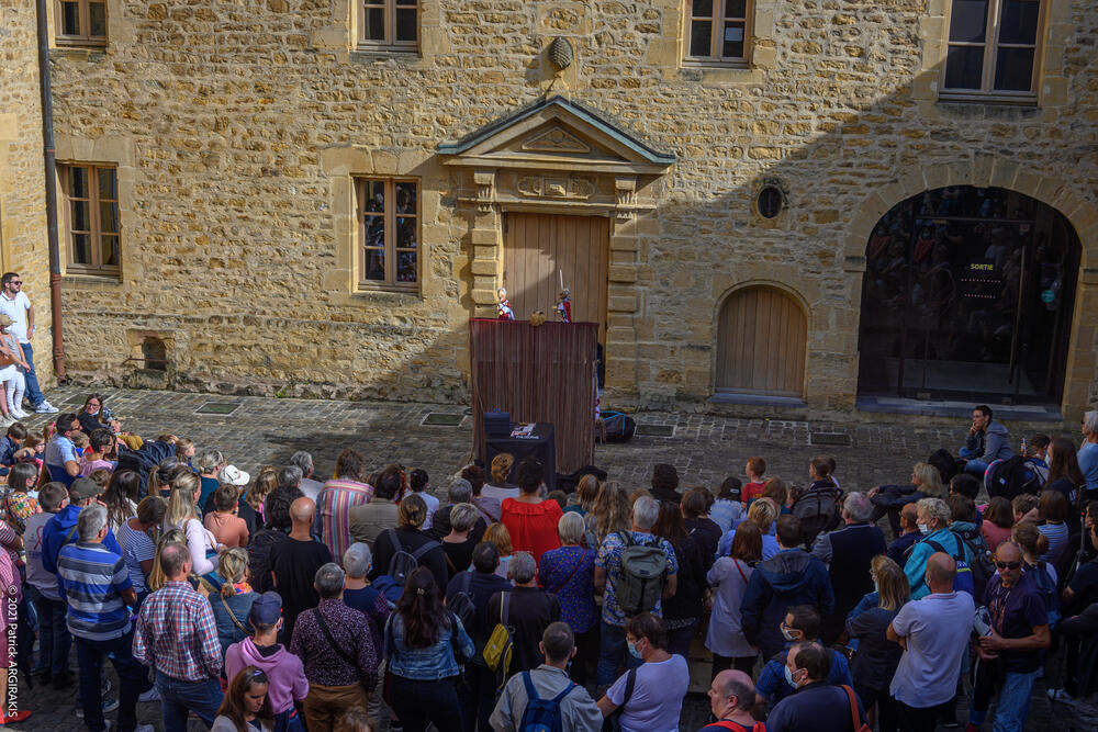 Buffet Sanglant au Festival Mondial des Théâtres de Marionnettes (France) - Patrick Argirakis
