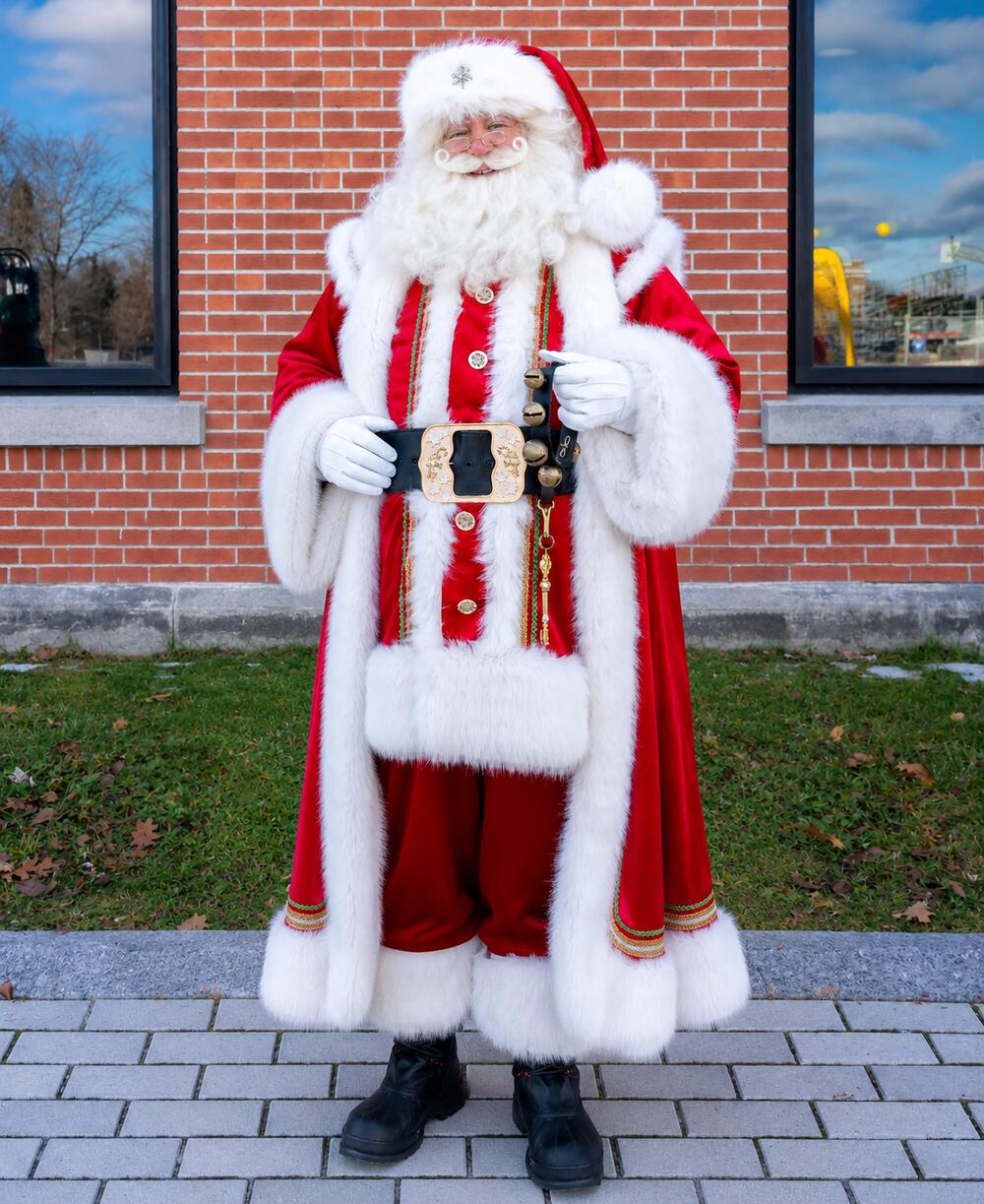 Sylvain Incarne ce merveilleux personnage de noël : PÈRE NOËL ; Crédit photo Parade des jouet ville de Québec