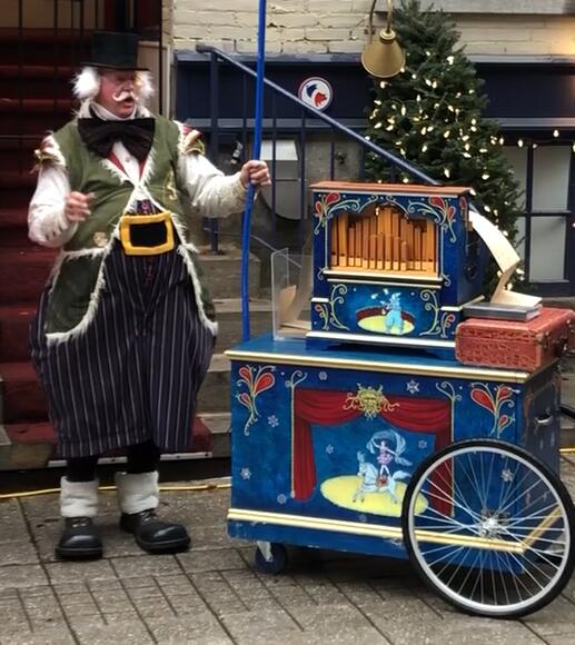 Popaul de Noël et son Orgue de Barbarie, photo crédit : André V.